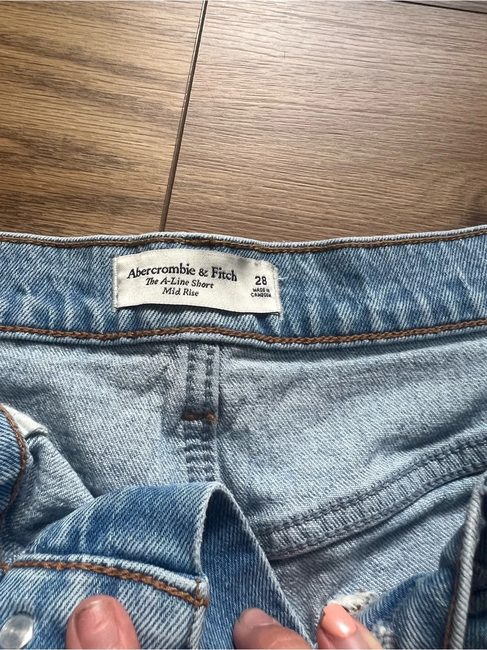 Abercrombie Mid-Rise A-Line Short Light Blue Flared Wide Leg Jean Shorts - Picture 3 of 4